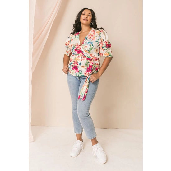 CURVY LORI WHITE WITH FLORAL BLOUSE