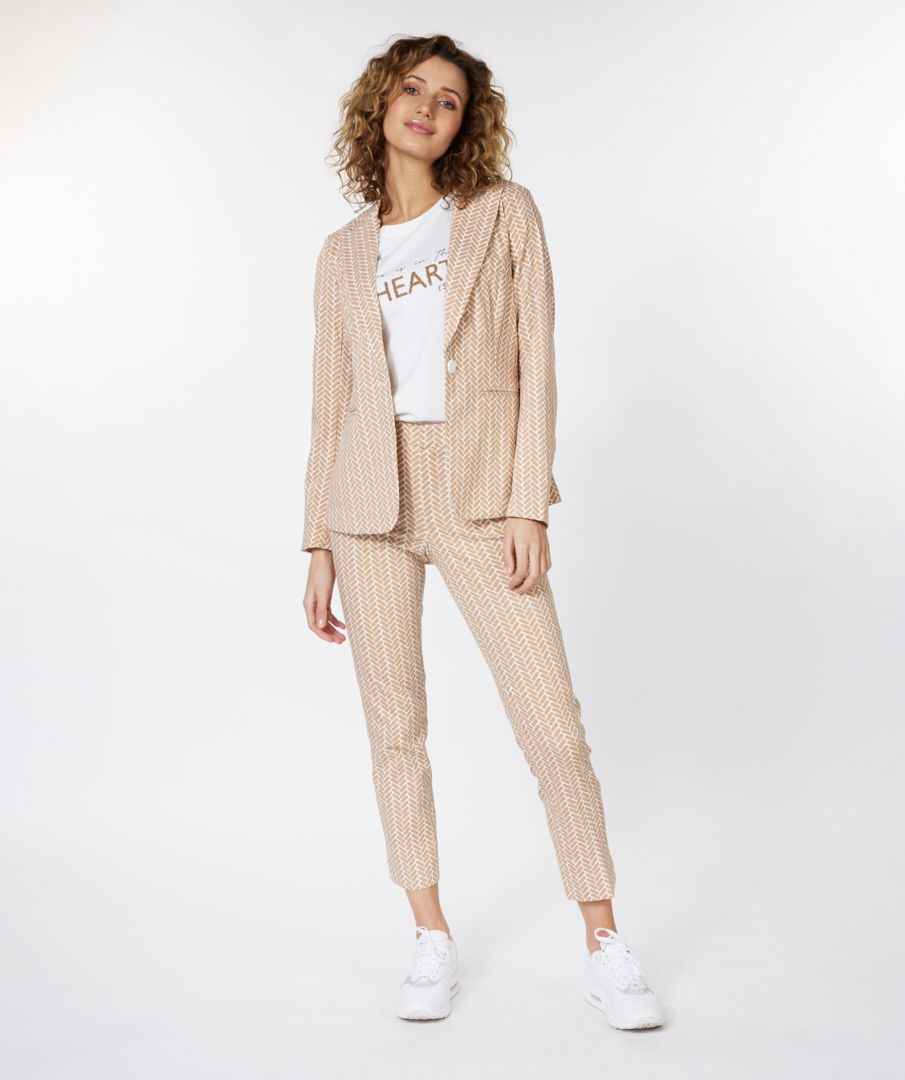 Our Skylar stretch block pants in sand color are simply darling. These pants are designed with side and buttoned back pockets and belt loops, while the block print creates a classic look. 